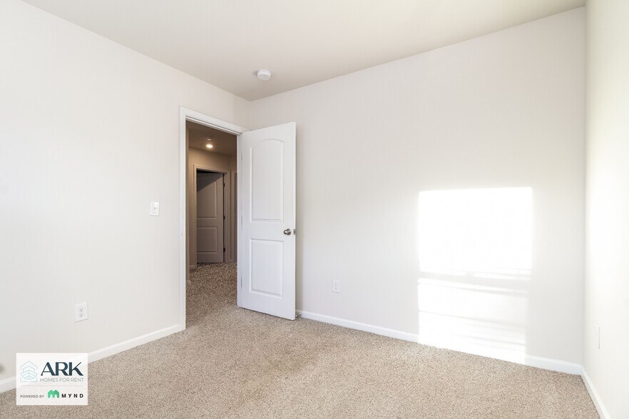 Building Photo - 159 Evvalane Dr