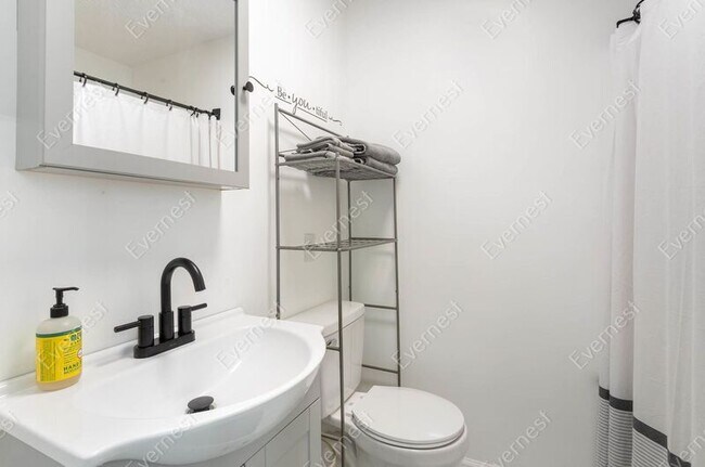 Building Photo - 7929 Daugherty-Capley Rd