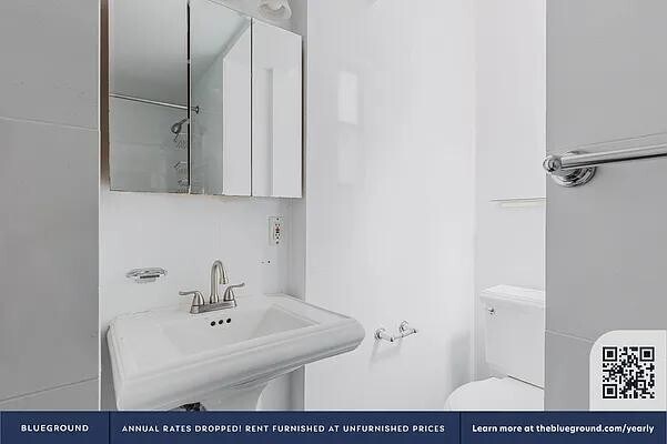 Building Photo - 246 Mott St