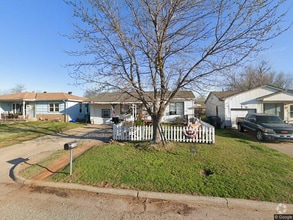 Building Photo - 3833 SW 38th St