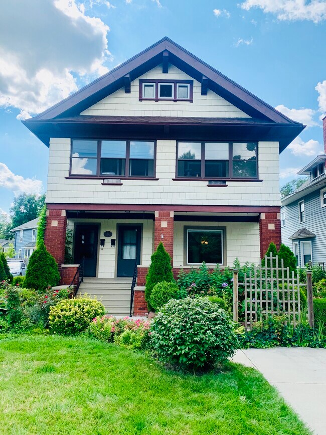 Building Photo - 111 Amherst Dr