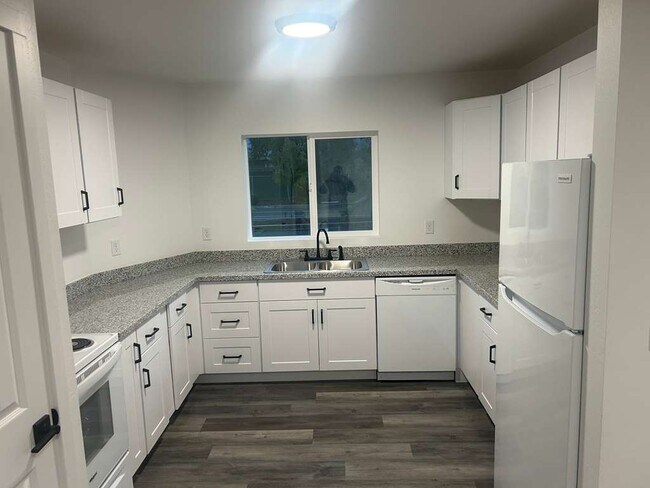 Building Photo - Choice Apartments