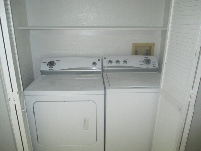 Building Photo - SPACIOUS 2 BEDROOM CONDO - EACH BED HAS OW...