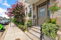 Building Photo - Columbia Heights Updated One Bedroom on Qu...