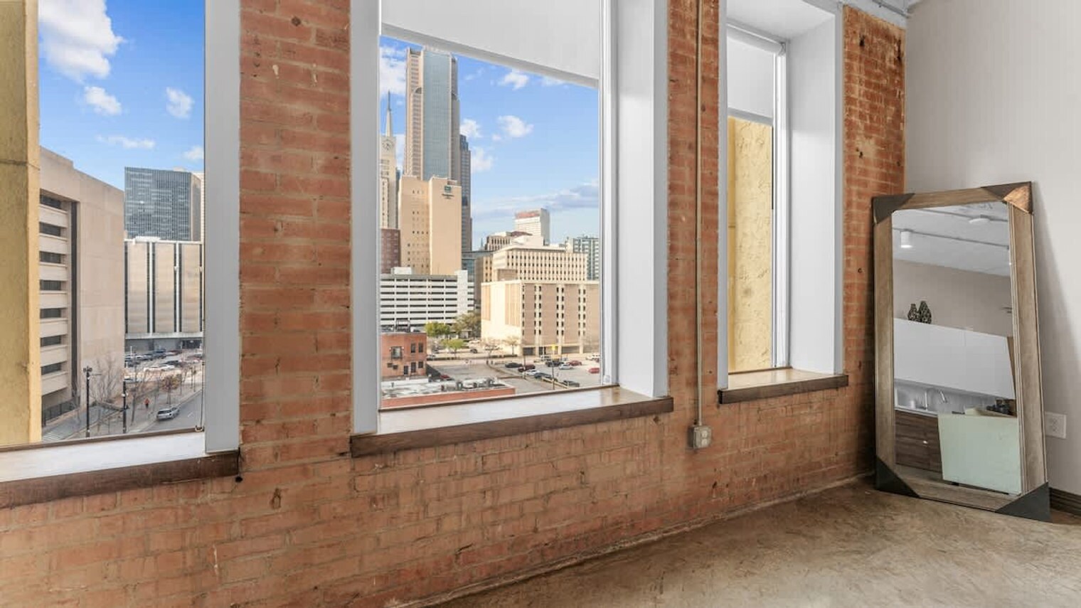 Building Photo - 500 S Ervay St