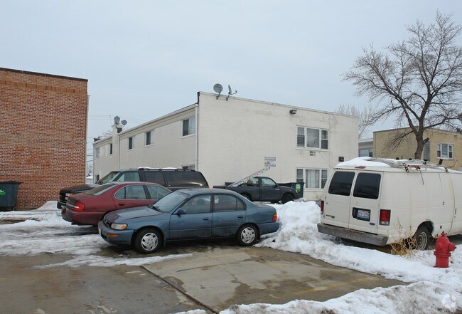 Building Photo - 10512 Crown Rd