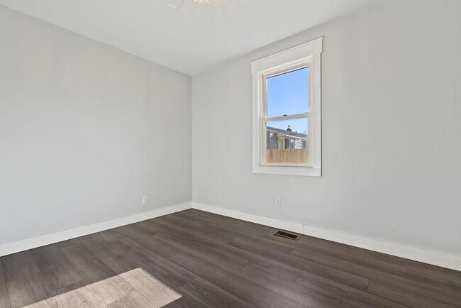 Building Photo - 3718 Custer Dr