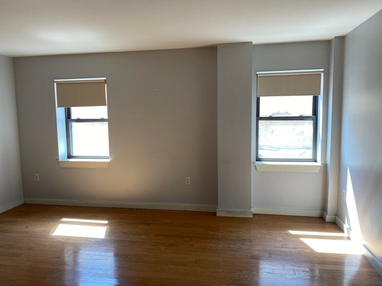 Building Photo - 534 Commonwealth Ave