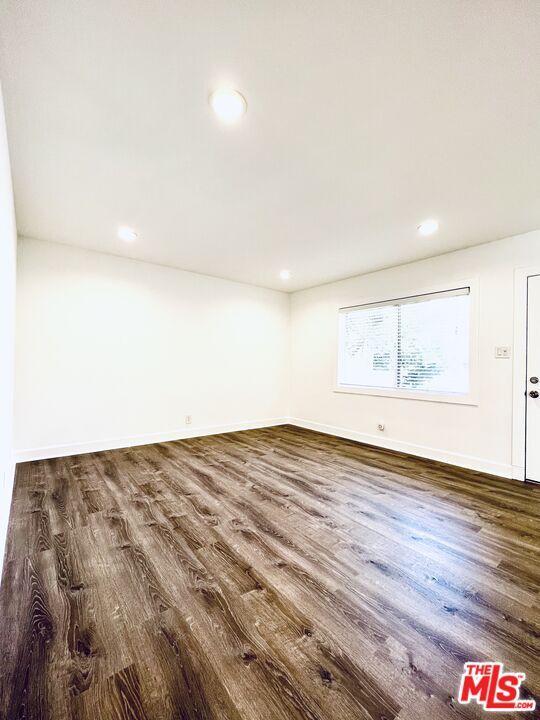 Building Photo - 1048 Elm Ave