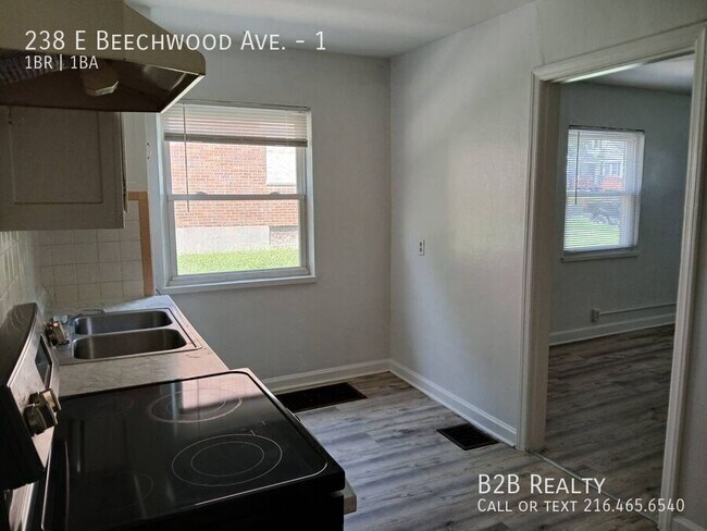Building Photo - 238 E Beechwood Ave