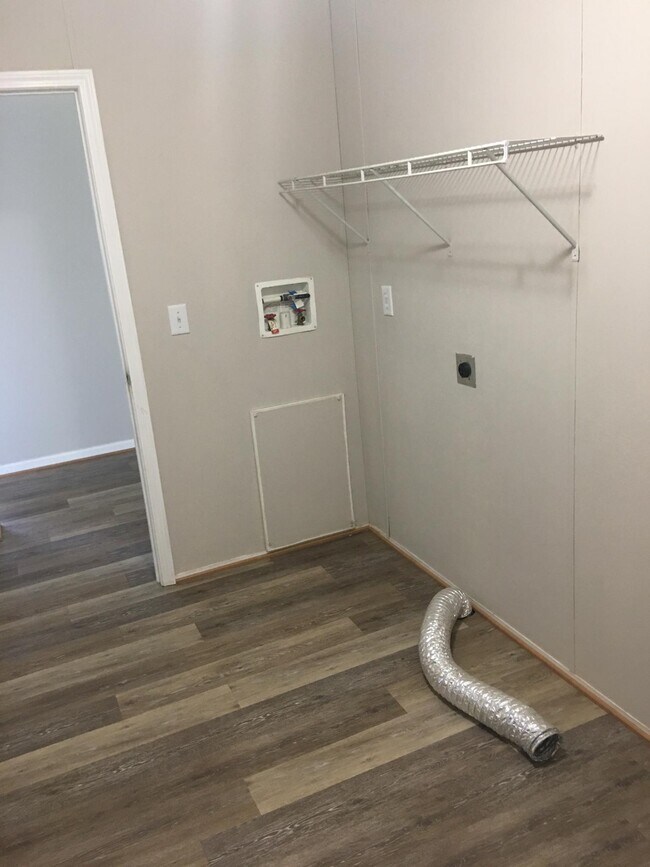 Building Photo - 796 Breazeale Rd