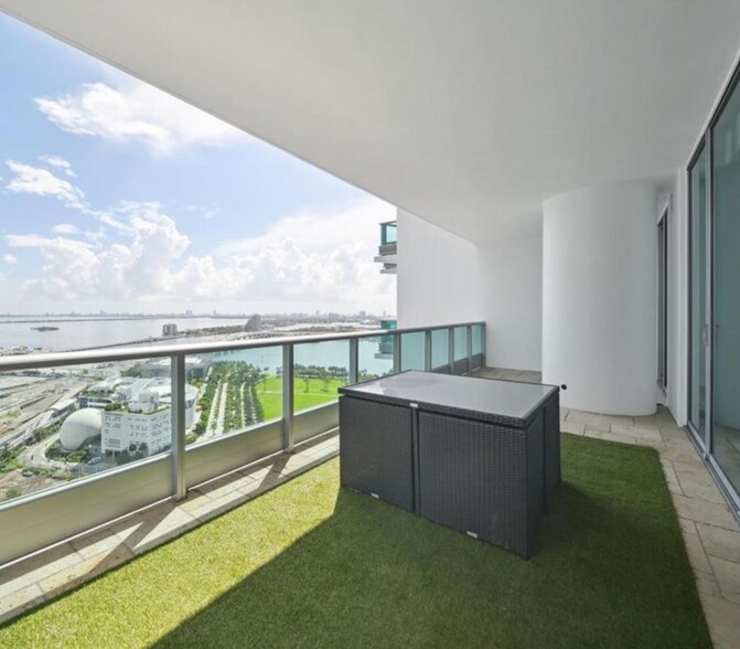 Primary Photo - 900 Biscayne Blvd
