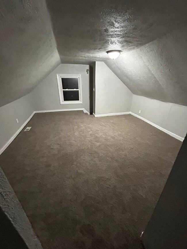 Building Photo - 3-Bedroom Single Family Home | Spacious La...