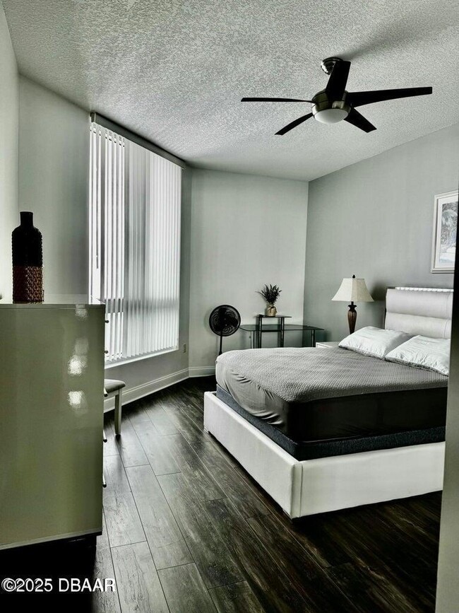 Building Photo - 231 Riverside Dr