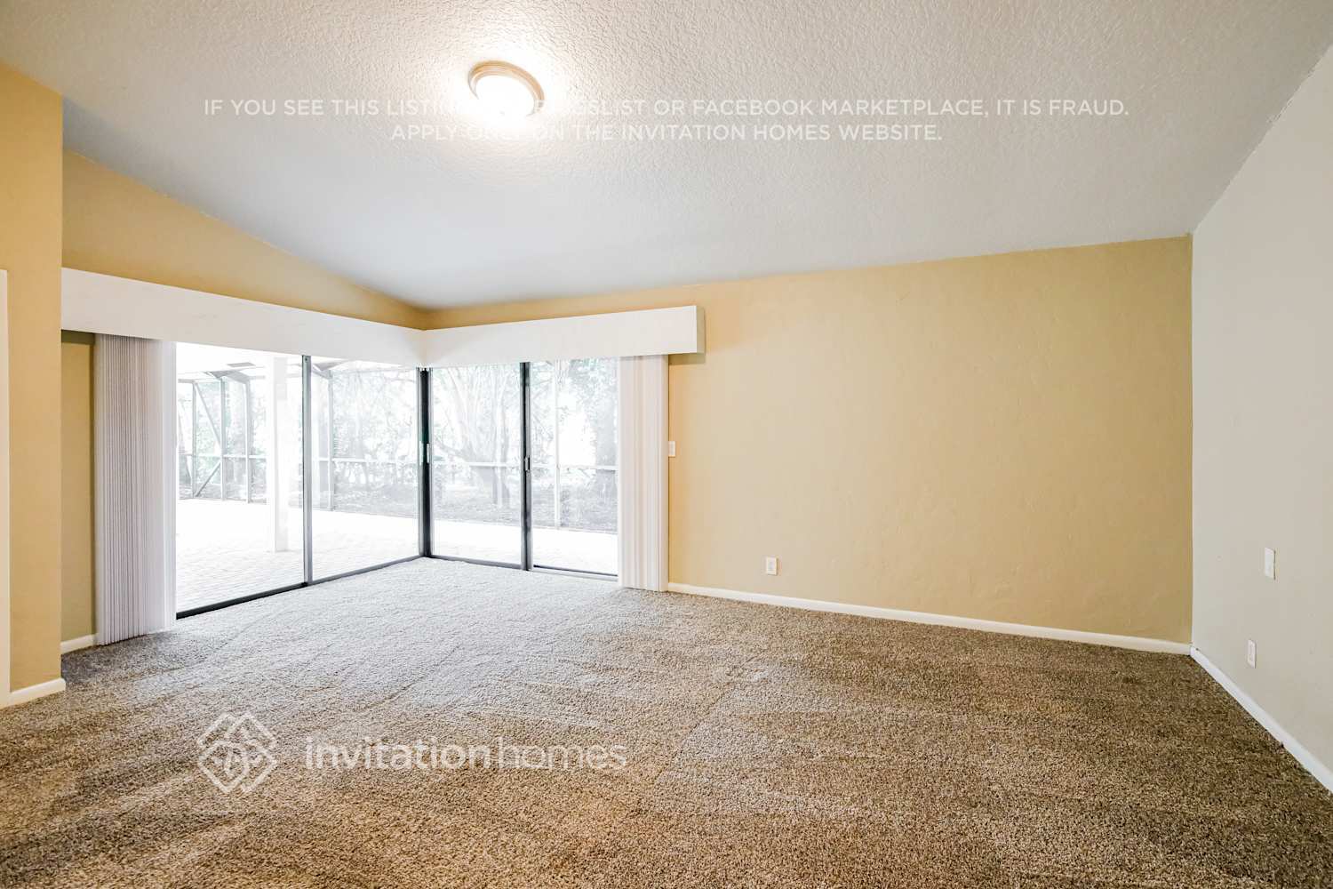 Building Photo - 7045 Golf Pointe Cir