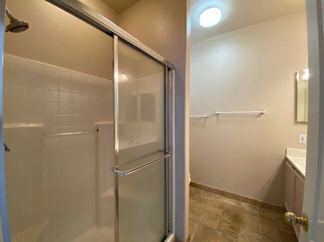 Building Photo - Beautiful Three Bedroom Single Level Napa Home