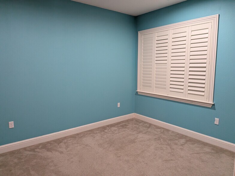 Room 3 - 427 Silvercrown Way