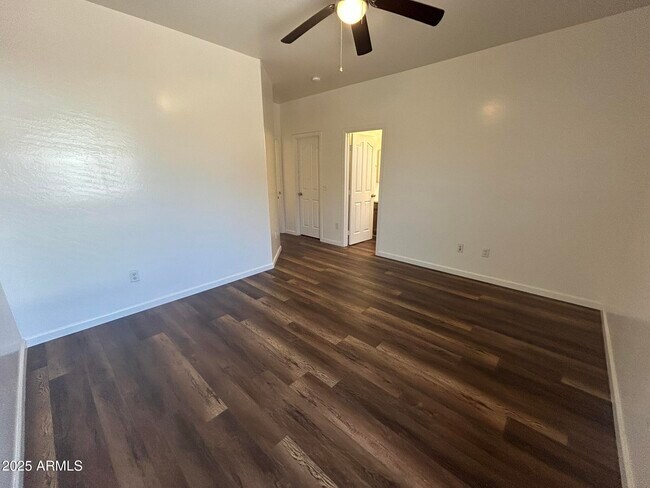 Building Photo - 7210 S 41st Dr
