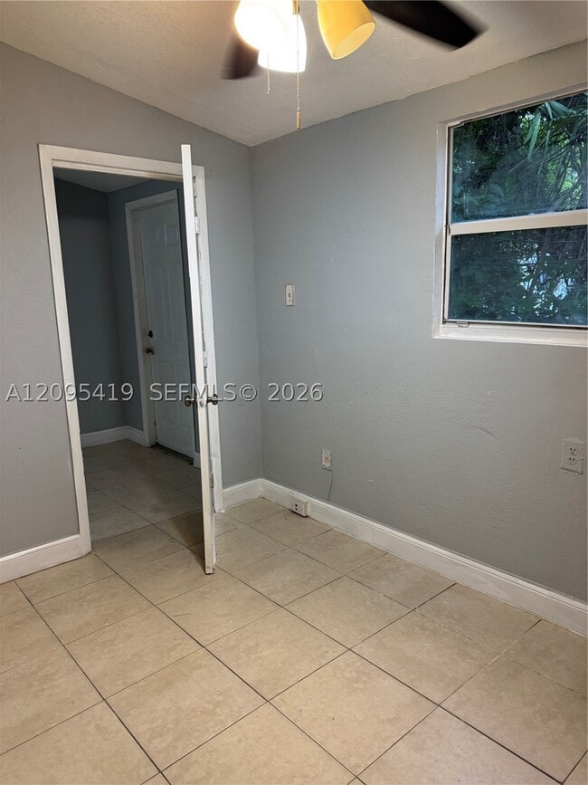Building Photo - 585 NE 163rd St