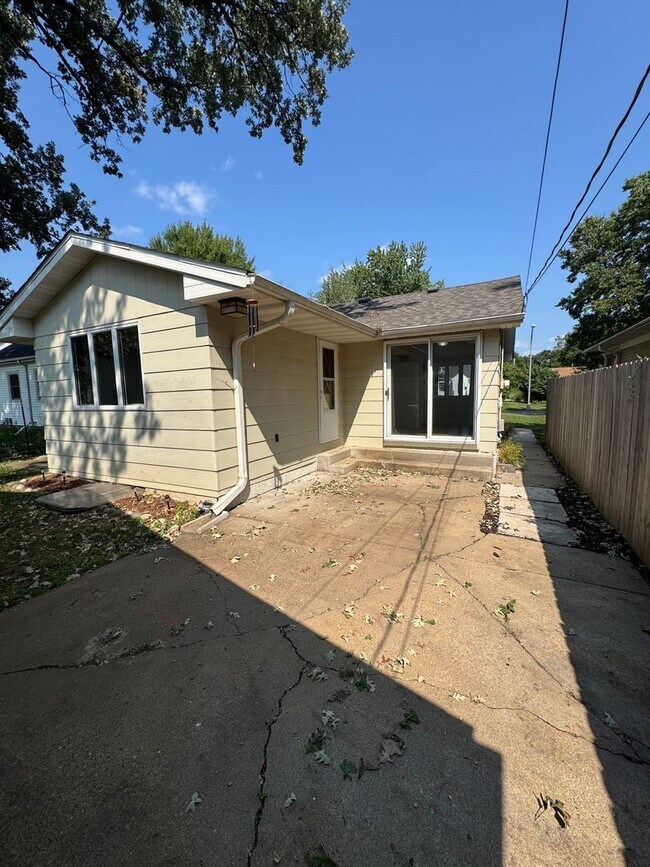 Building Photo - 6314 Knox Ave S