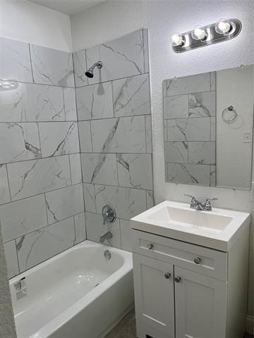 Building Photo - 2915 Falls Dr