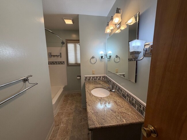 Building Photo - 3 Bedroom 1 Bath single story home, Move in Special: $750.00 off first month's rent if the move-i...