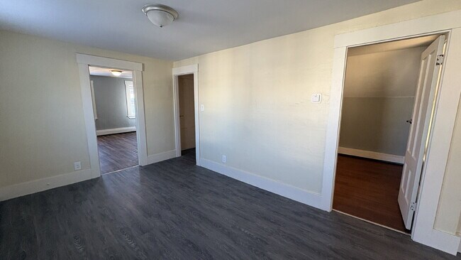 Building Photo - 3 Bed, 1 Bath, plus TWO Bonus Rooms in Rochester!