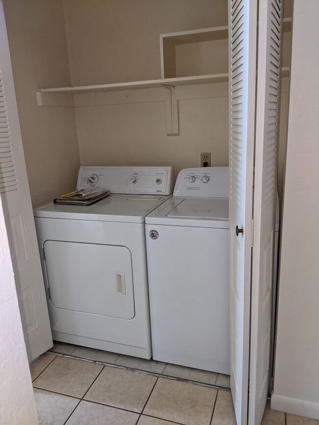 Building Photo - 2/2 in Pebble Creek