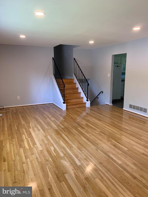 Building Photo - 18 Flanders Ridge Ct
