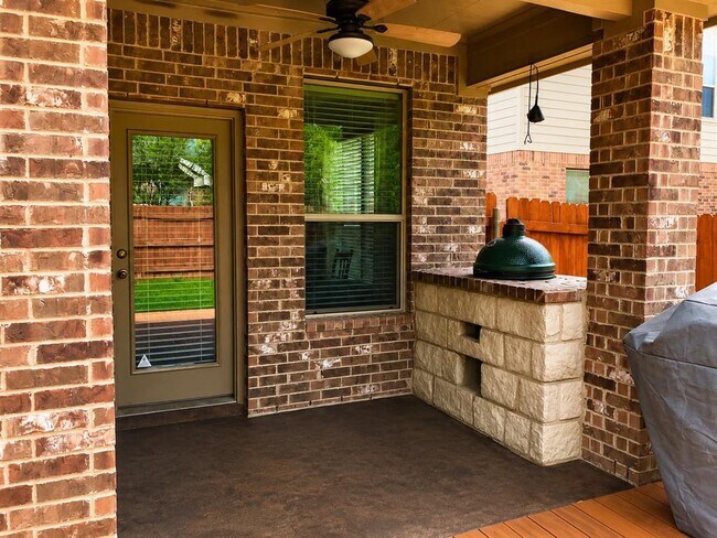 Building Photo - 705 Rolling Brook Ln