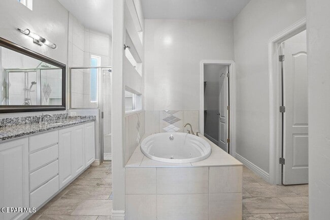 Building Photo - 12344 Desert Hawk Ave