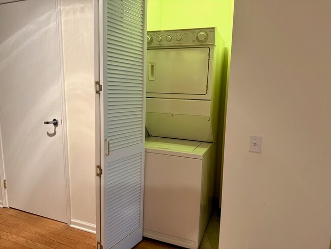 Building Photo - 1515 S Prairie Ave