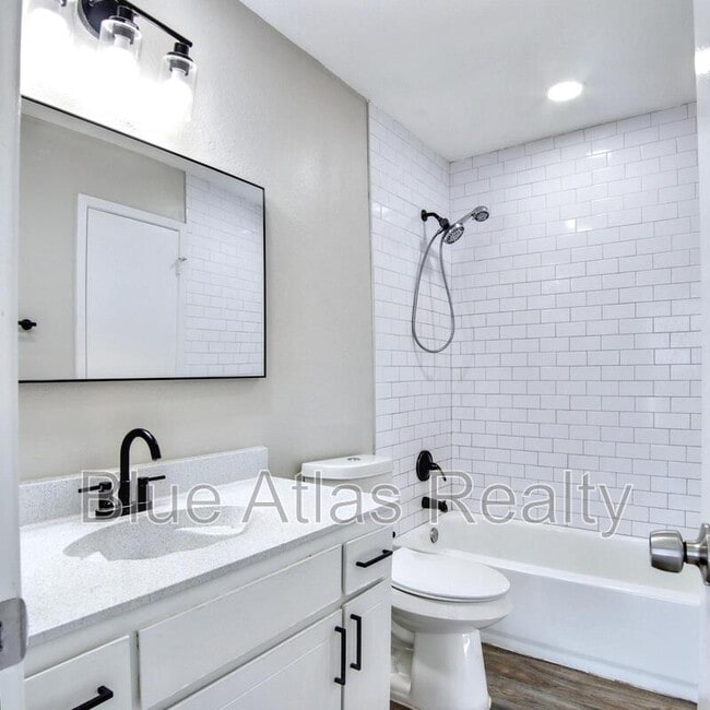 Building Photo - 2300 Indigo Ln