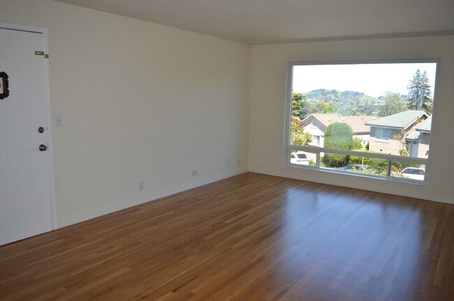 Building Photo - CorteMadera231