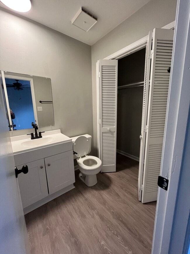 Building Photo - Duplex In Lake Jackson