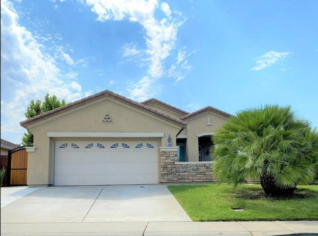 Primary Photo - Beautiful 4 bedroom 2 bathroom home in Ran...