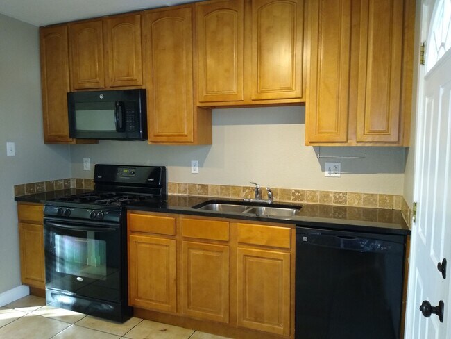 Building Photo - Mountain View 2 Bedroom 1 Bath Duplex on a Hill