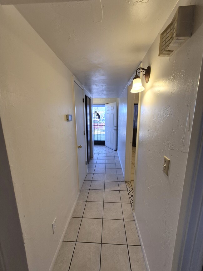 Building Photo - 6566 E Hawk Dr