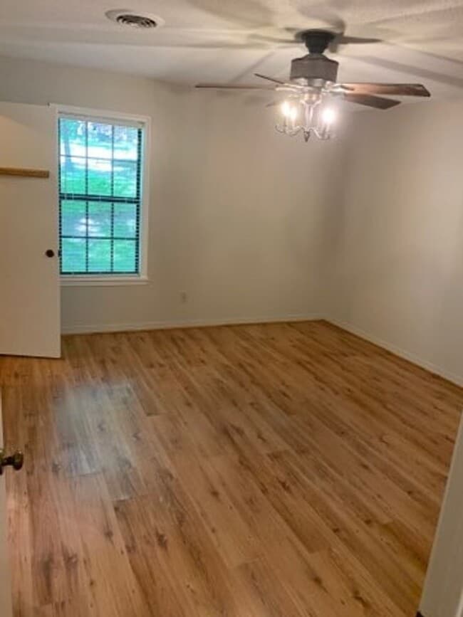 Building Photo - Britton Dr. - 4 Bedroom / 2 Bath House with Large Yard!!