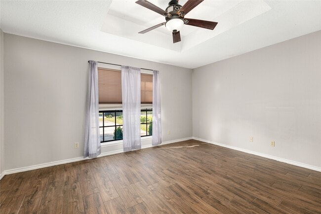 Building Photo - 303 Narcissus St