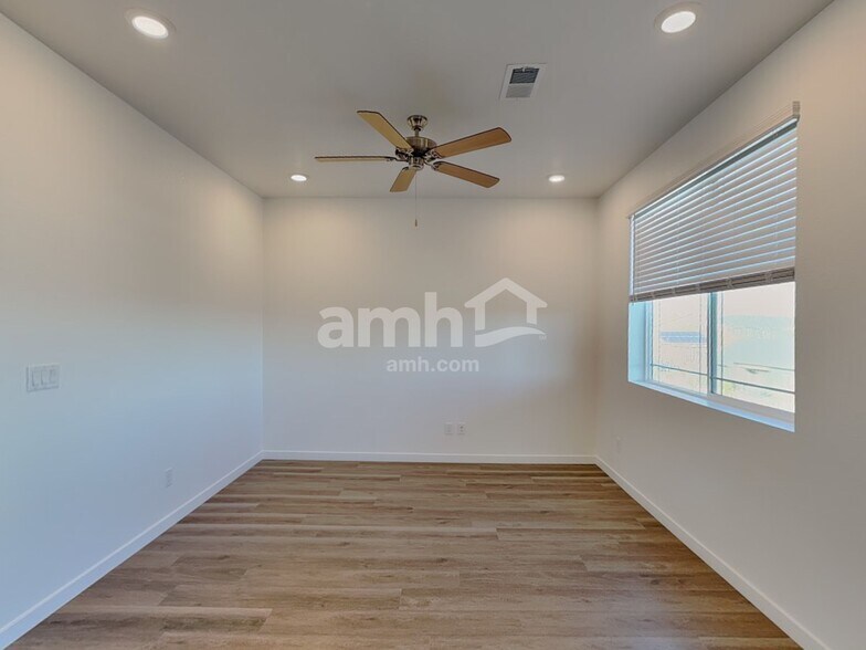 Building Photo - 26142 E Calhoun Pl