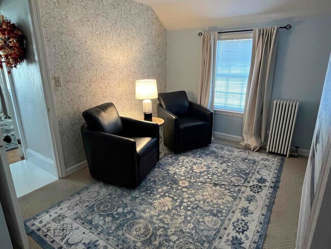 Building Photo - 220 Narragansett Ave