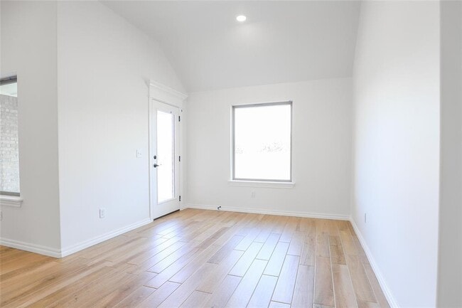 Building Photo - 8201 Mountain Oak Dr