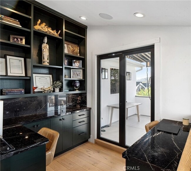 Building Photo - 3642 Alta Mesa Dr