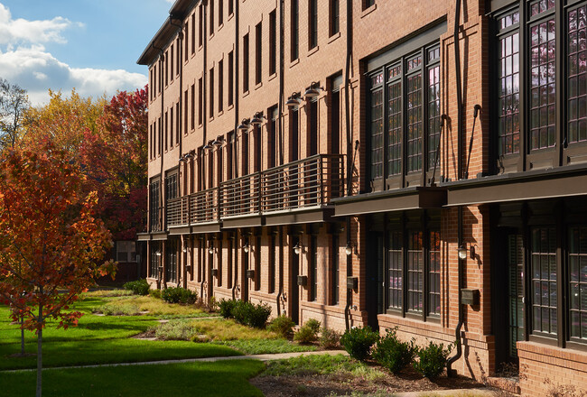 Building Photo - 908 N Buchanan St