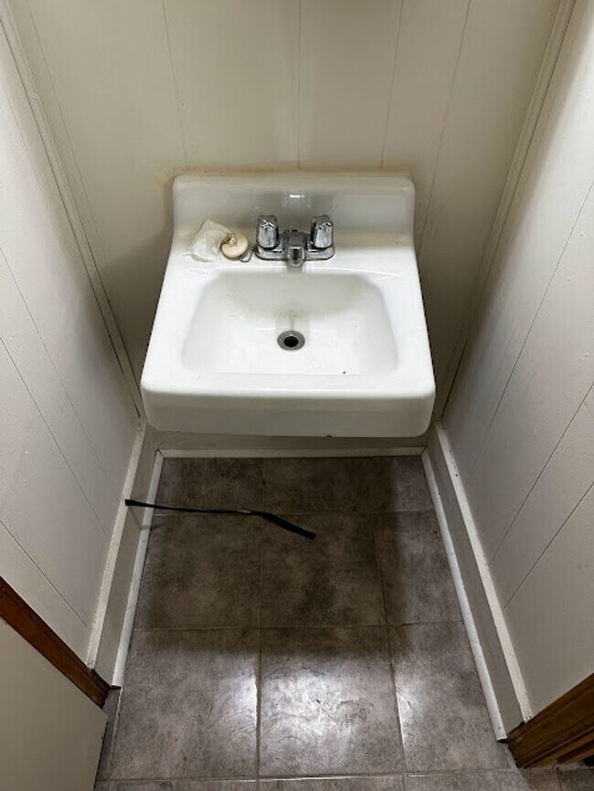 Building Photo - MOVE IN SPECIAL!! FIRST MONTH RENT FREE! CALL US TODAY!