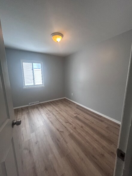 Building Photo - 4655 E 175th St