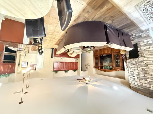 Building Photo - 1928 W Spur Dr