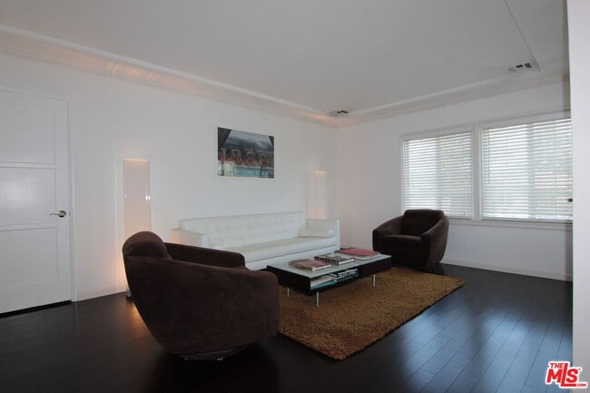 Building Photo - 8111 Westlawn Ave