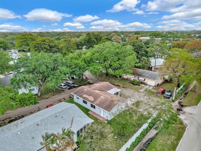 Building Photo - 2528 SW Natura Blvd